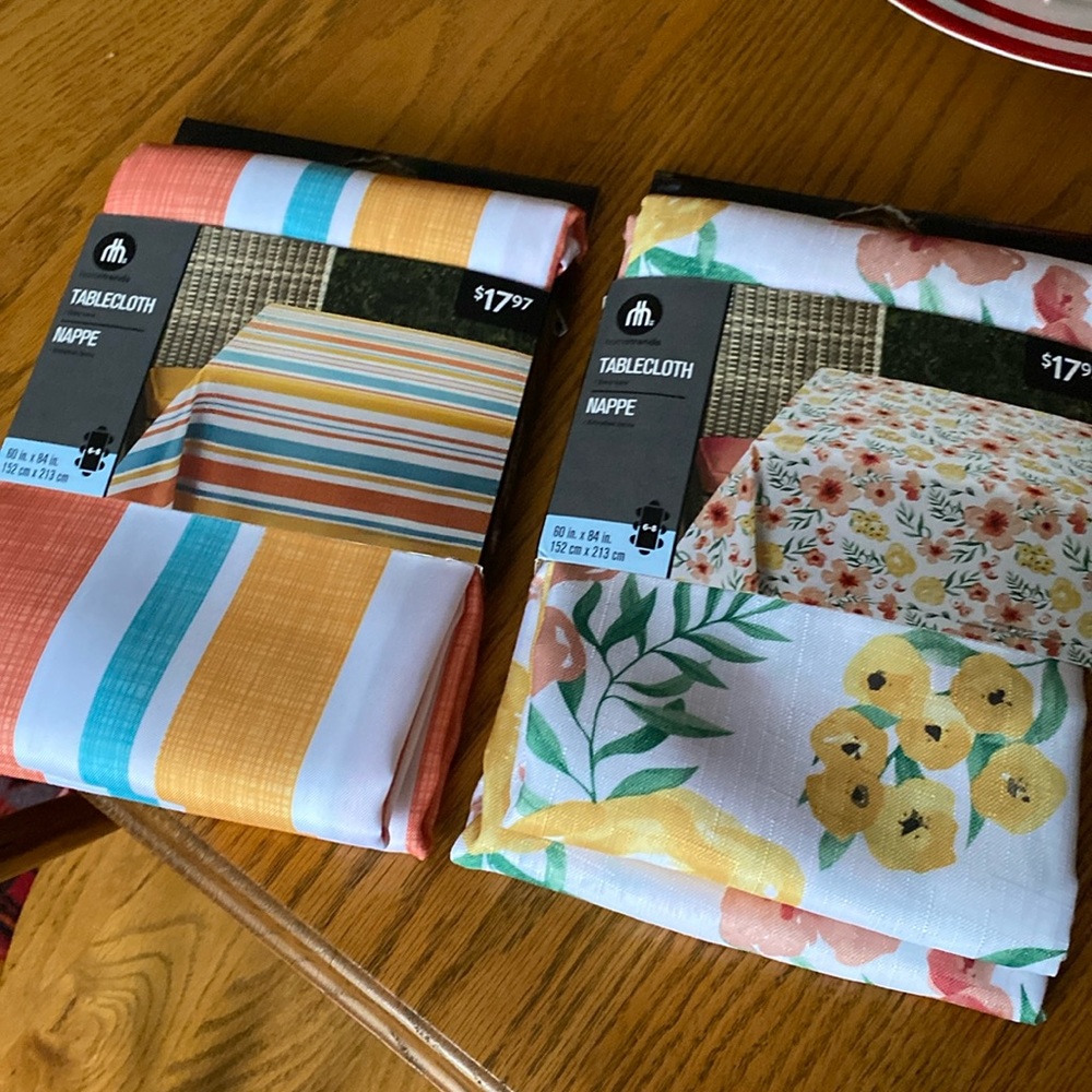 Hometrends tablecloth. Striped and floral. Polyester set of two.
